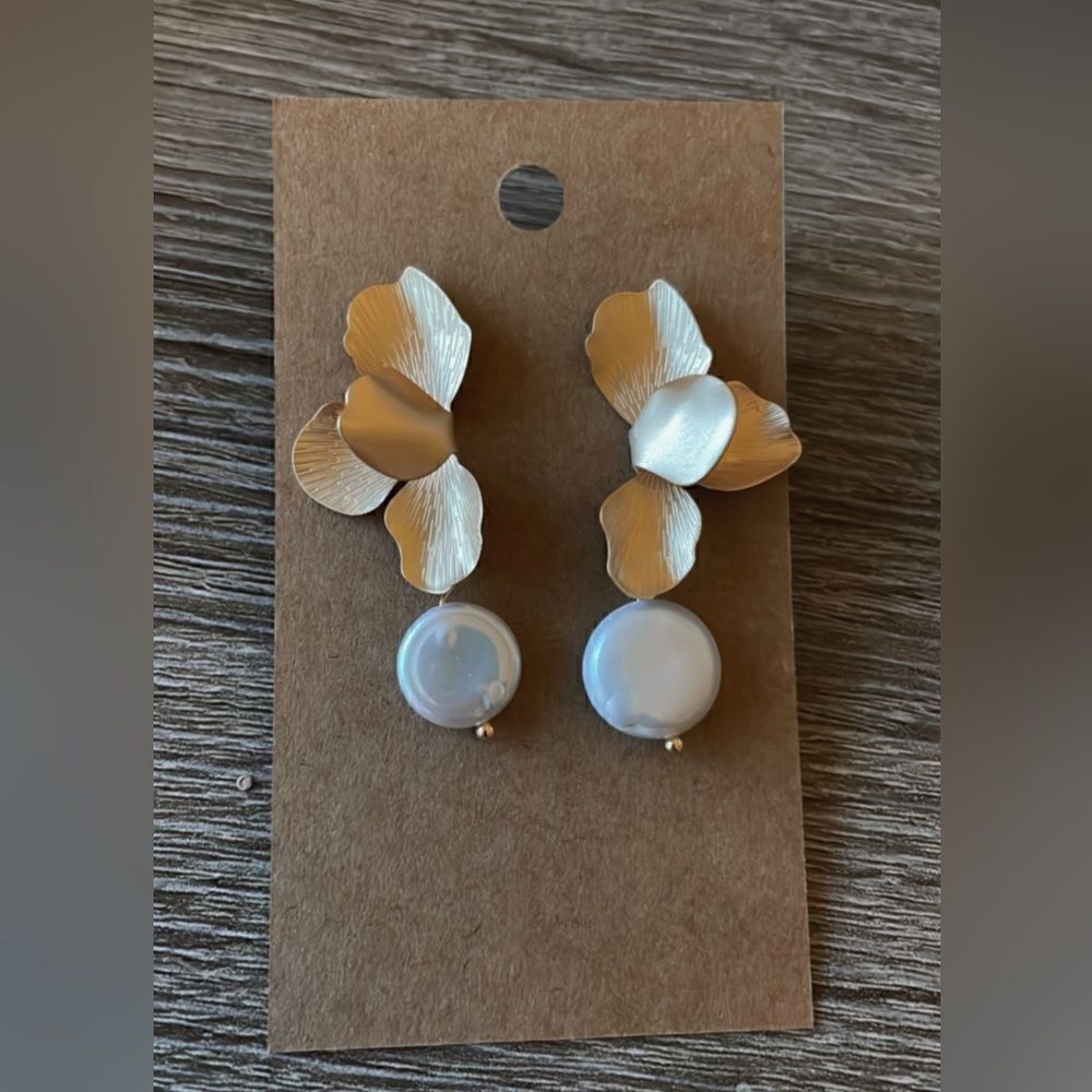 Flower shape earrings A5 - Picture 3 of 5